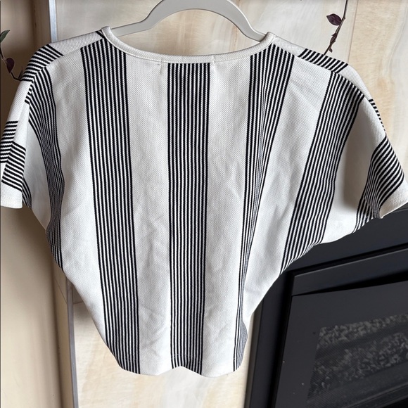 Bishop + Young Twist-Front Top - Picture 7 of 7